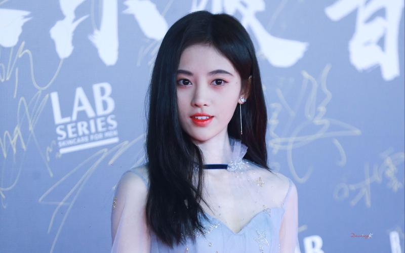 Featured image of post 【鞠婧祎】20181103《网易云国风极乐夜》红毯颁奖Cut