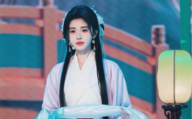 Featured image of post 【鞠婧祎】东方卫视春晚 游山恋直拍